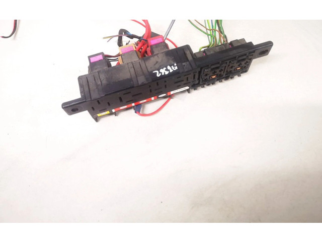 Блок предохранителей 8l0941822 Volkswagen Golf IV