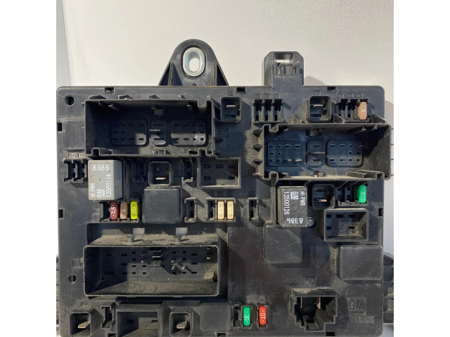 Pojistková skříňka 365927271, 13302300 Opel Astra 2010