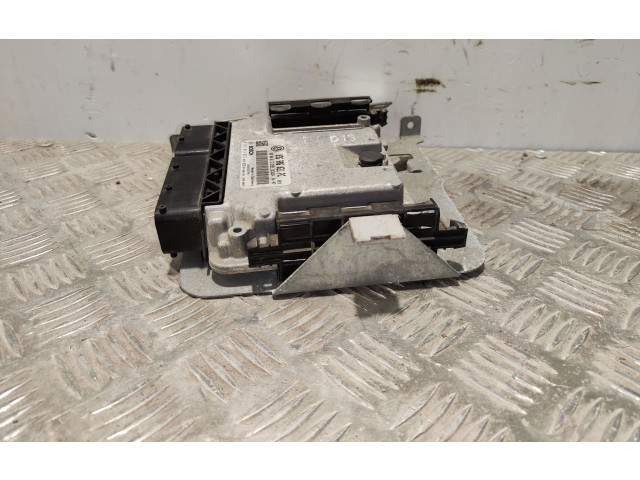 Řídící jednotka 03G906021PC   Volkswagen Caddy 2006