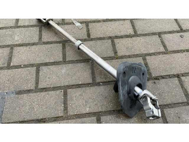 Крестовидная связь оси рулевого колеса