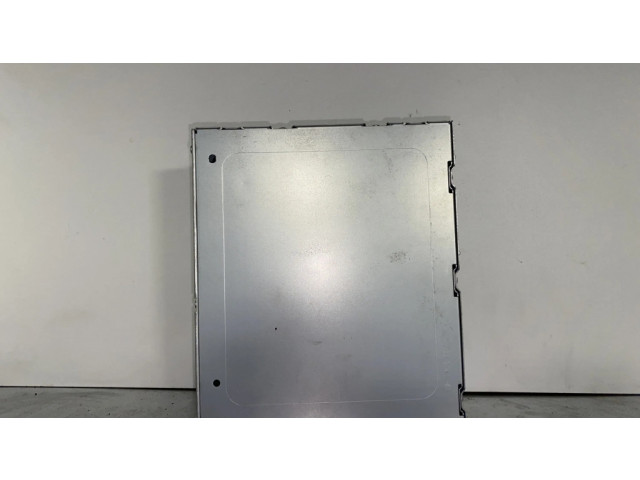 Радио/ проигрыватель CD/DVD / навигация