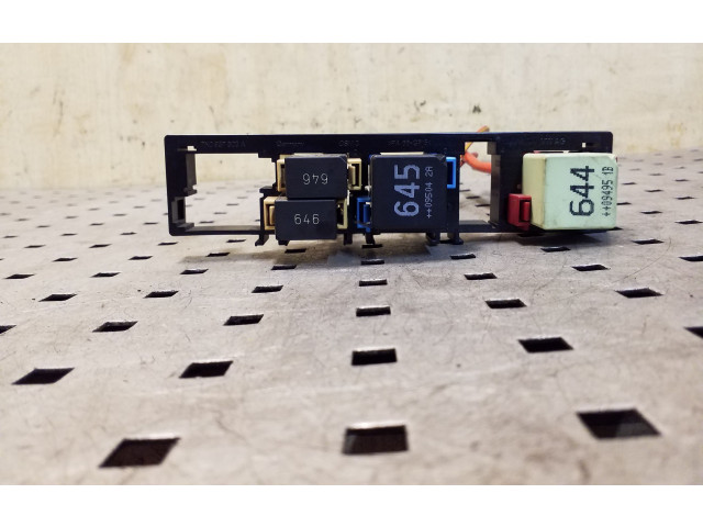  Pojistková skříňka 7N0937503A   Volkswagen Golf VI 2010