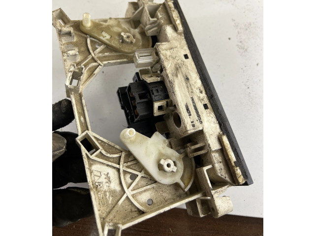 Блок управления климат-контролем MR398658 Mitsubishi Space Wagon