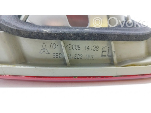 Задний фонарь правый 980823028A0 Mitsubishi Colt CZ3 2006-2009 года