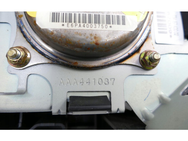 Подушка безопасности водителя T93215A Mazda MPV II LW