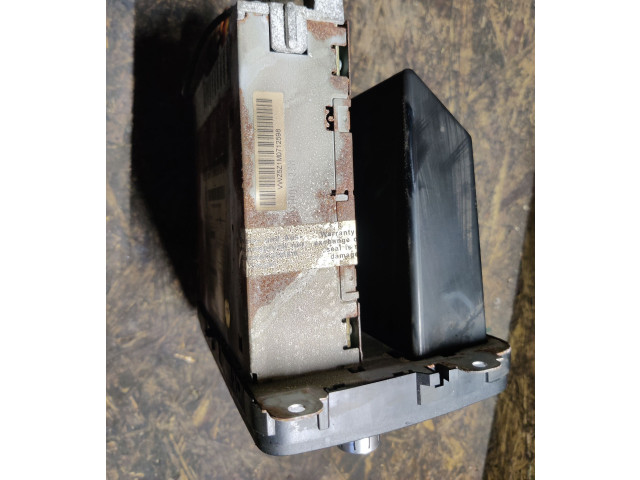 Радио/ проигрыватель CD/DVD / навигация