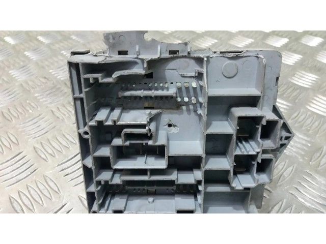 Блок предохранителей 51742420   Alfa Romeo GT    