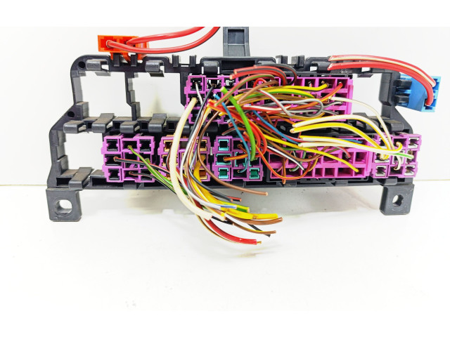 Блок предохранителей 8D0937503E Skoda Superb B5 (3U)