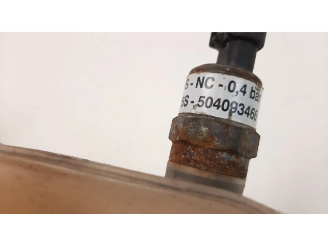 Расширительный бачок охлаждающей жидкости