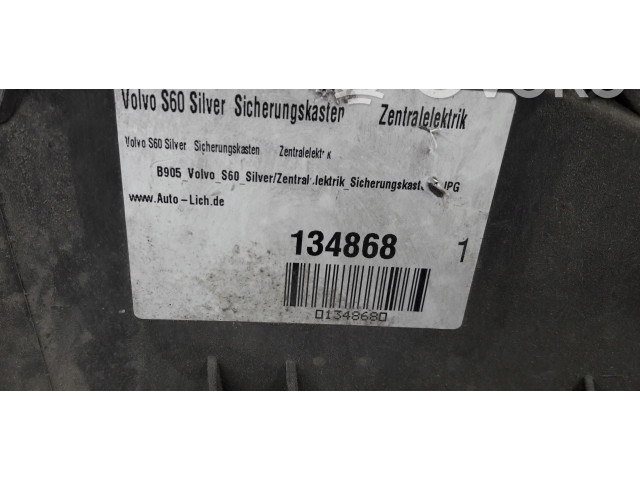 Блок предохранителей  9494210   Volvo XC90    