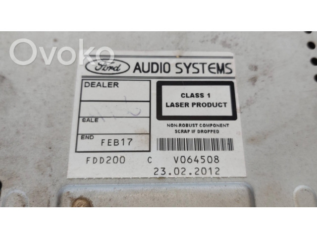 Радио/ проигрыватель CD/DVD / навигация