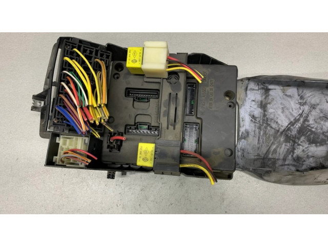 Блок предохранителей 7703397911, 1096046   Renault Scenic I    