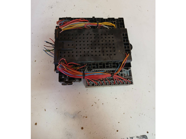 Блок предохранителей  8651548, 8651547   Volvo V70    