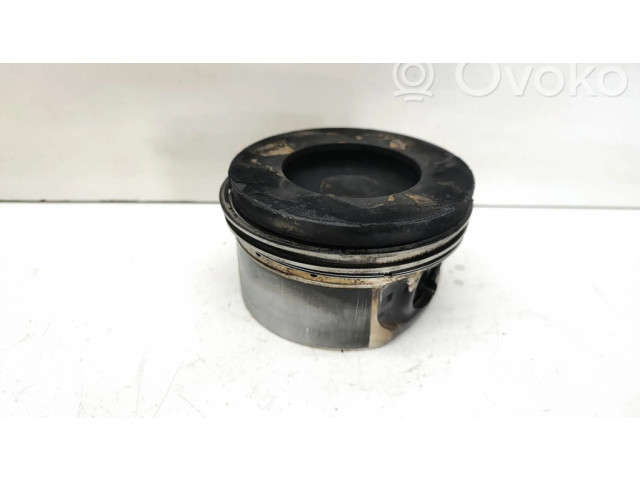 Píst BMW 5 F10 F11 pro naftový motor 2.0 N47D20C