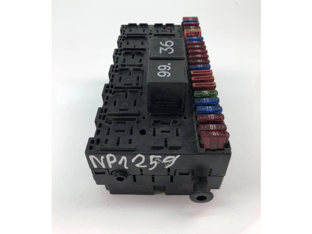 Блок предохранителей 357937039 Volkswagen Caddy