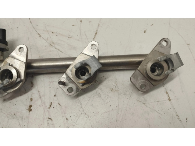 Vstřikovací lišta A2700780645 Mercedes-Benz C AMG W205 pro benzínový motor 4.0