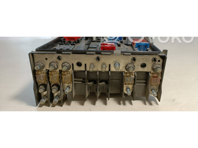 Блок предохранителей  1K0937124H   Volkswagen Touran I    