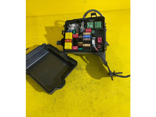 Блок предохранителей RZ3R10P3K2 Peugeot 2008 I