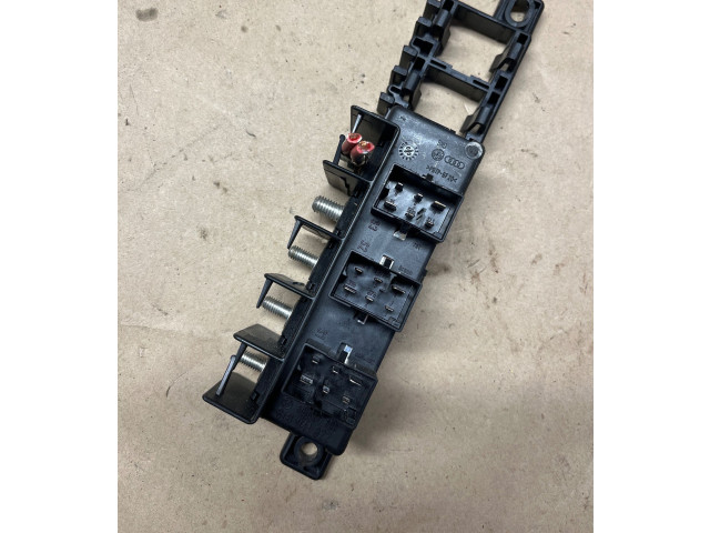 Блок предохранителей  8L0941822, 890081000   Audi A3 S3 8L    