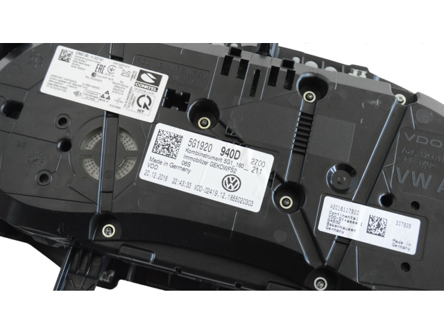 Панель приборов 5G1920940D   Volkswagen Golf VII       