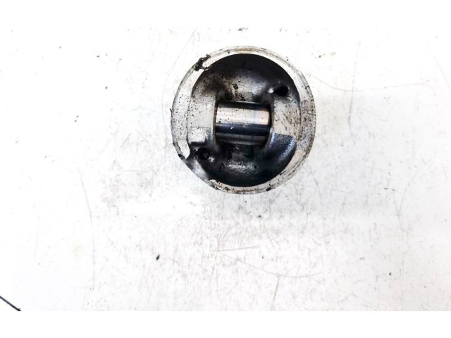 Píst Volkswagen PASSAT B5.5