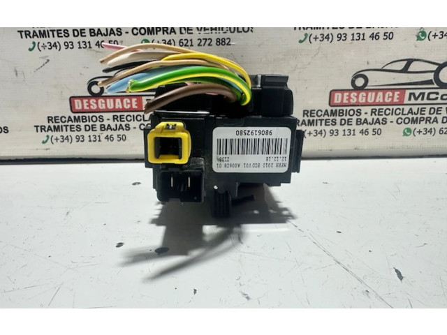 Блок предохранителей 9806192580    Citroen Berlingo