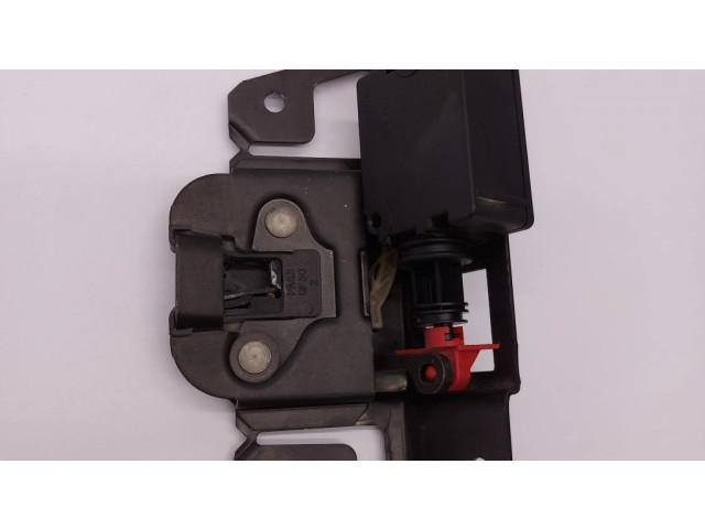 Zámek zadních dveří 51247026192 BMW 3 E46 2002