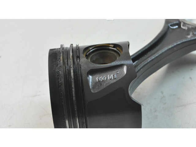 Поршень OM 642.861 6423882 Mercedes-Benz S C217