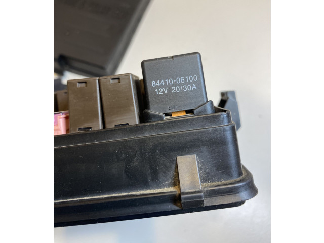 Блок предохранителей  8231008583   SsangYong Rexton I    