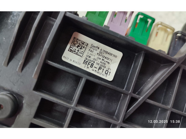 Блок предохранителей A1665402150   Mercedes-Benz GL X166    