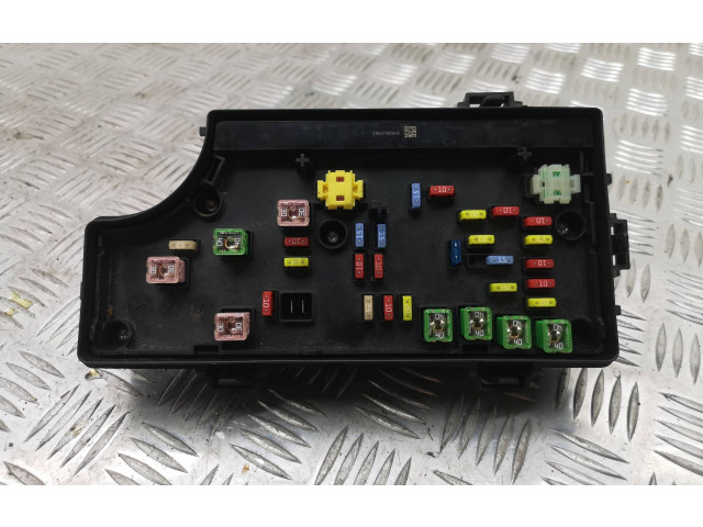 Pojistková skříňka P68028008AD, BJG2F4L2 Dodge Avenger 2010