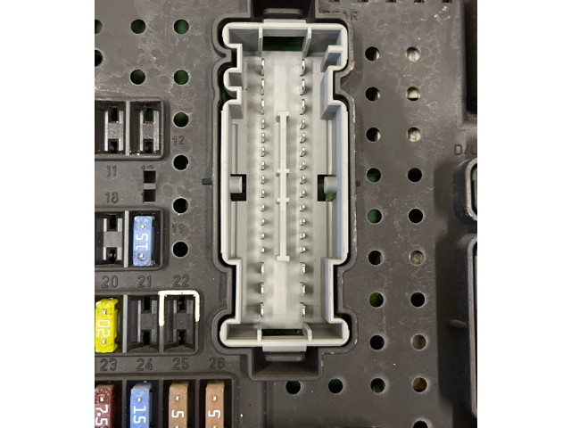 Блок предохранителей 30728512, 05W195   Volvo S60    