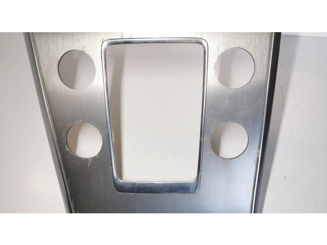 Отделочный щит панели (центральный)