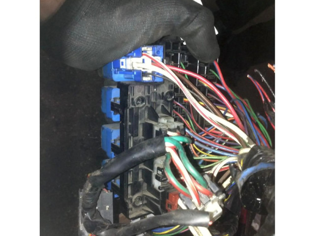 Pojistková skříňka Nissan Serena 1991