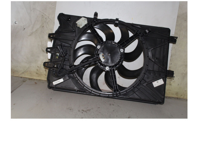 Вентилятор радиатора     52086489    Fiat 500L 