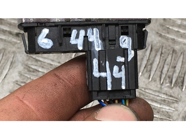 Включатель обогрева стекла с помощью электричества