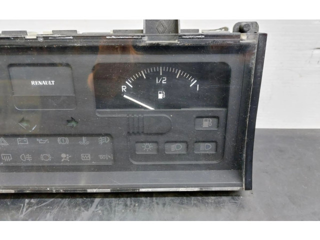 Блок предохранителей  7700841348   Renault Clio I    