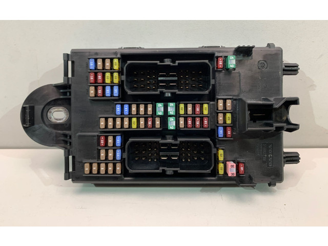 Блок предохранителей  32142591   Volvo XC90    