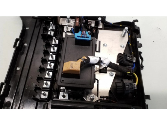 Pojistková skříňka 97061030301 Porsche Panamera (970) 2012