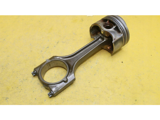 Поршень с шатуном Skoda Octavia Mk2 (1Z)