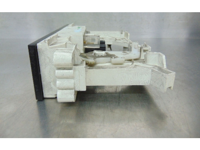 Блок управления климат-контролем Mitsubishi Carisma