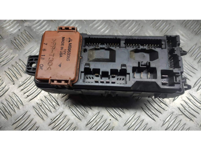 Блок предохранителей MR318828 Mitsubishi Carisma