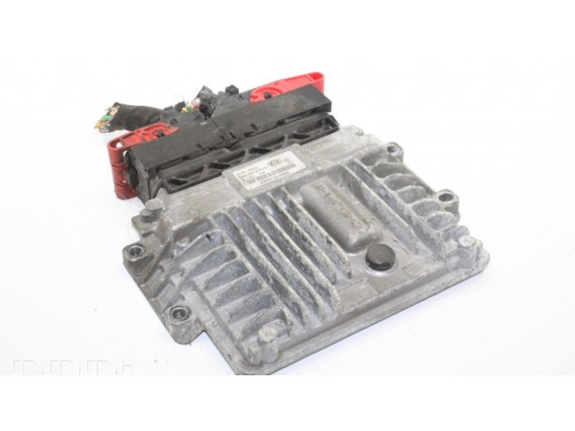 Řídící jednotka 391044X910 KIA Carnival 2010