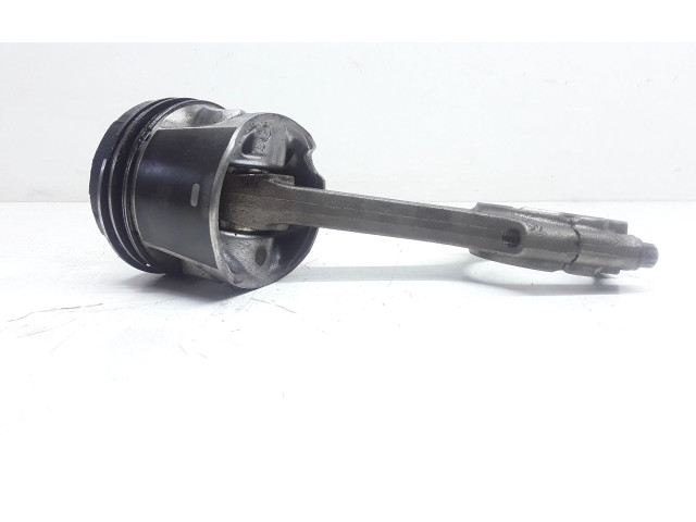  Поршень с шатуном D5244T10   Volvo V70  