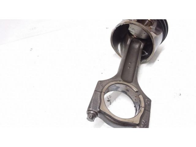 Píst 564K29 BMW 5 E60 E61 pro naftový motor 2.5