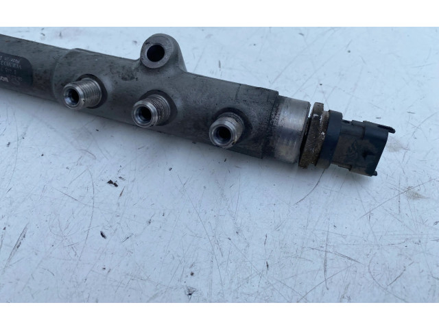 Топливная рампа 31259011   Volvo V70  