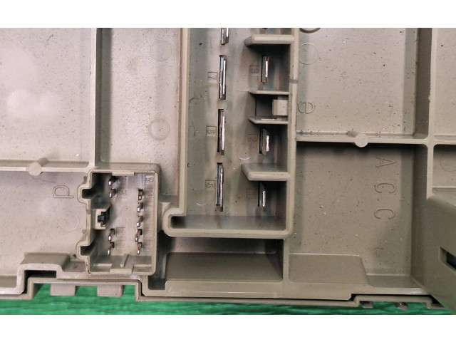 Блок предохранителей JB200500N Subaru Forester SH