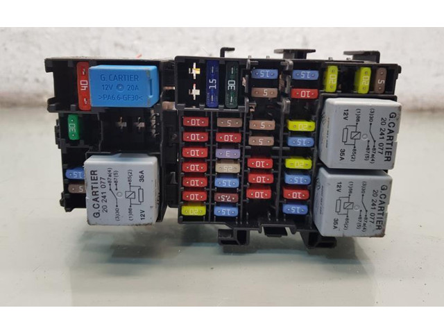 Блок предохранителей  Z240180587R   Renault Clio IV    