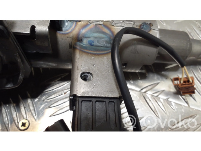 Крестовидная связь оси рулевого колеса