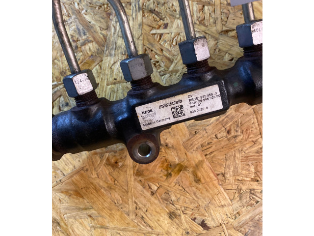 Vstřikovací lišta 9654592680, 9654590 Ford Focus C-MAX